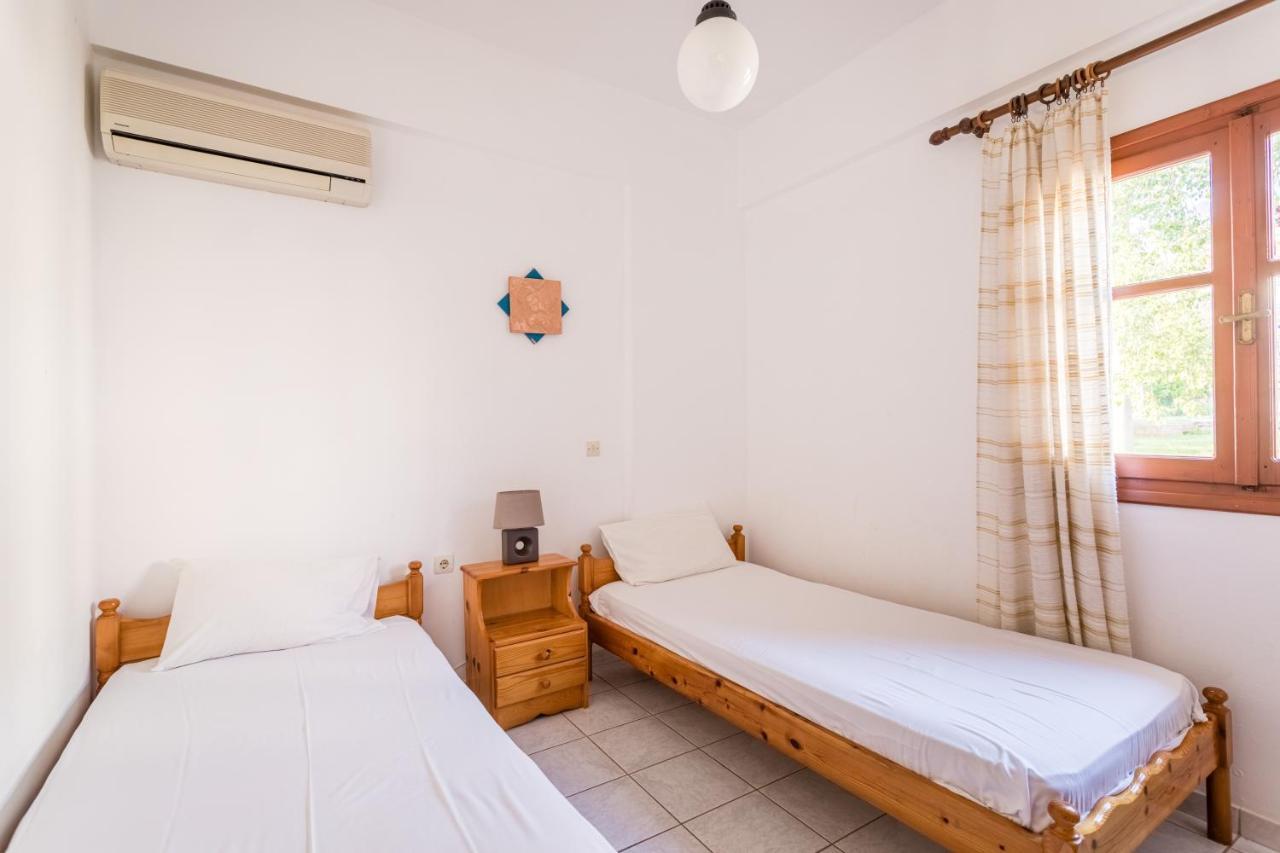 Penelope Apartments Stoupa Bagian luar foto